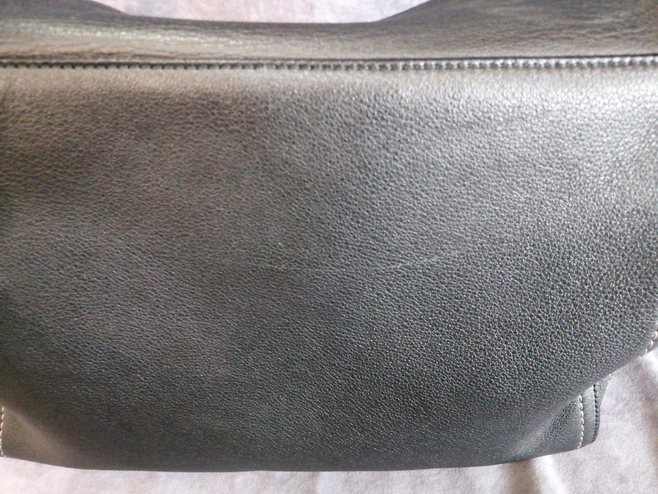 裏面に白い傷があります