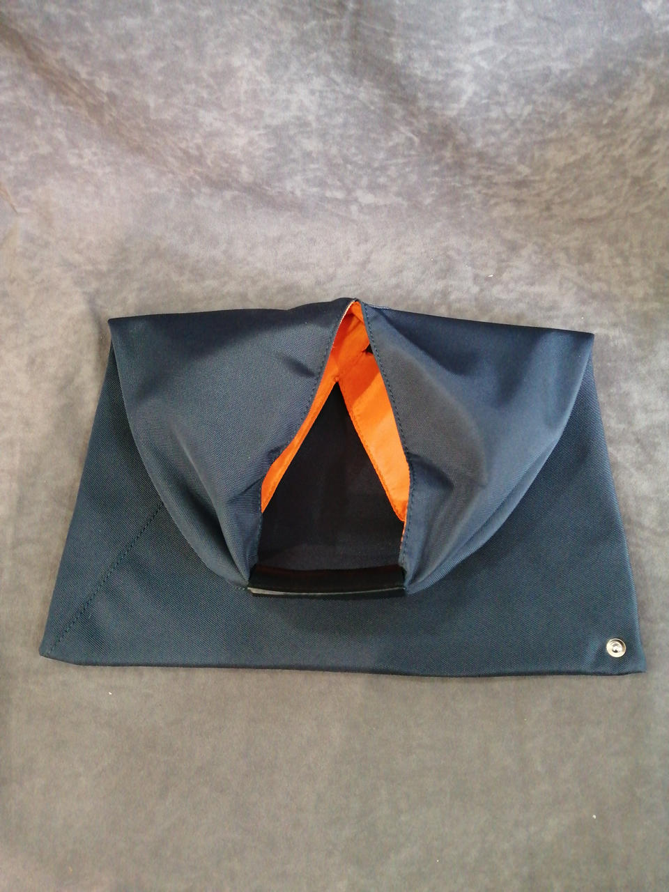 このように畳んで発送致します