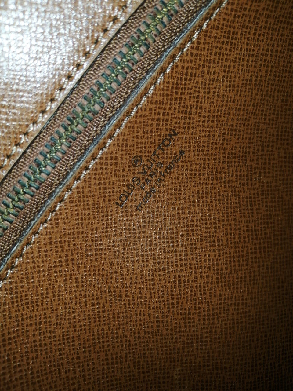 ファスナーサビあり