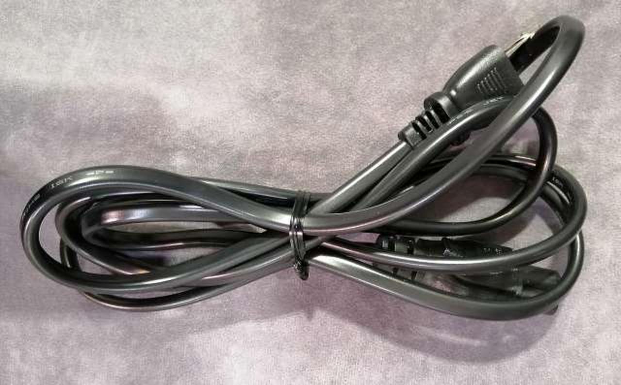 ケーブルは非純正品です