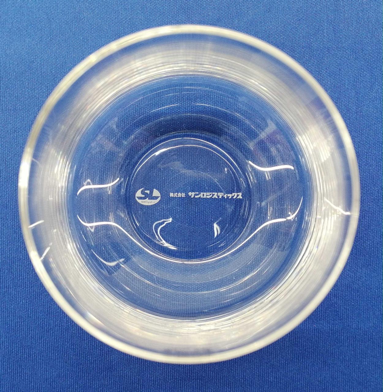 底面に企業名入り