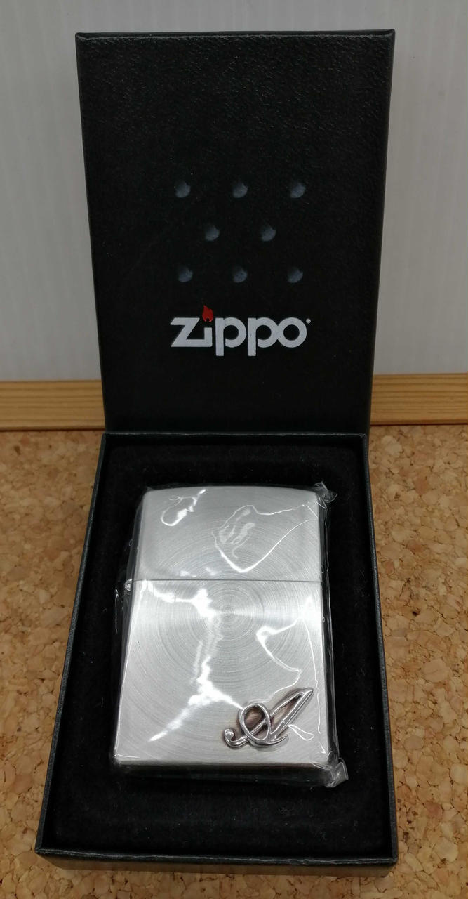 箱付き
アルファベット「A」