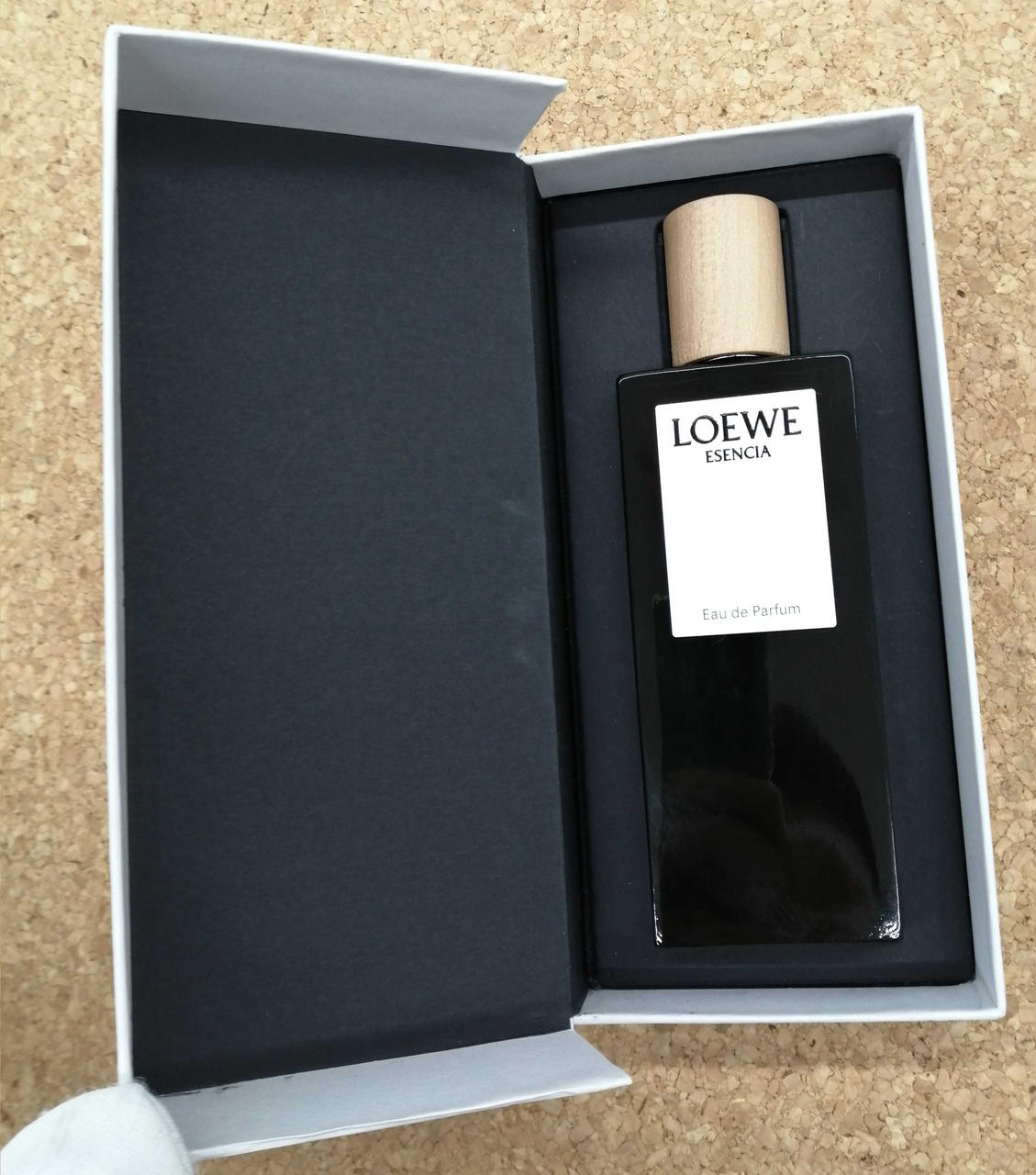 LOEWE オードゥパルファン EARTH 50ml 箱、ショッパー付 LOEWE オードゥパルファン EARTH 50ml 箱、ショッパー付 LOEWE