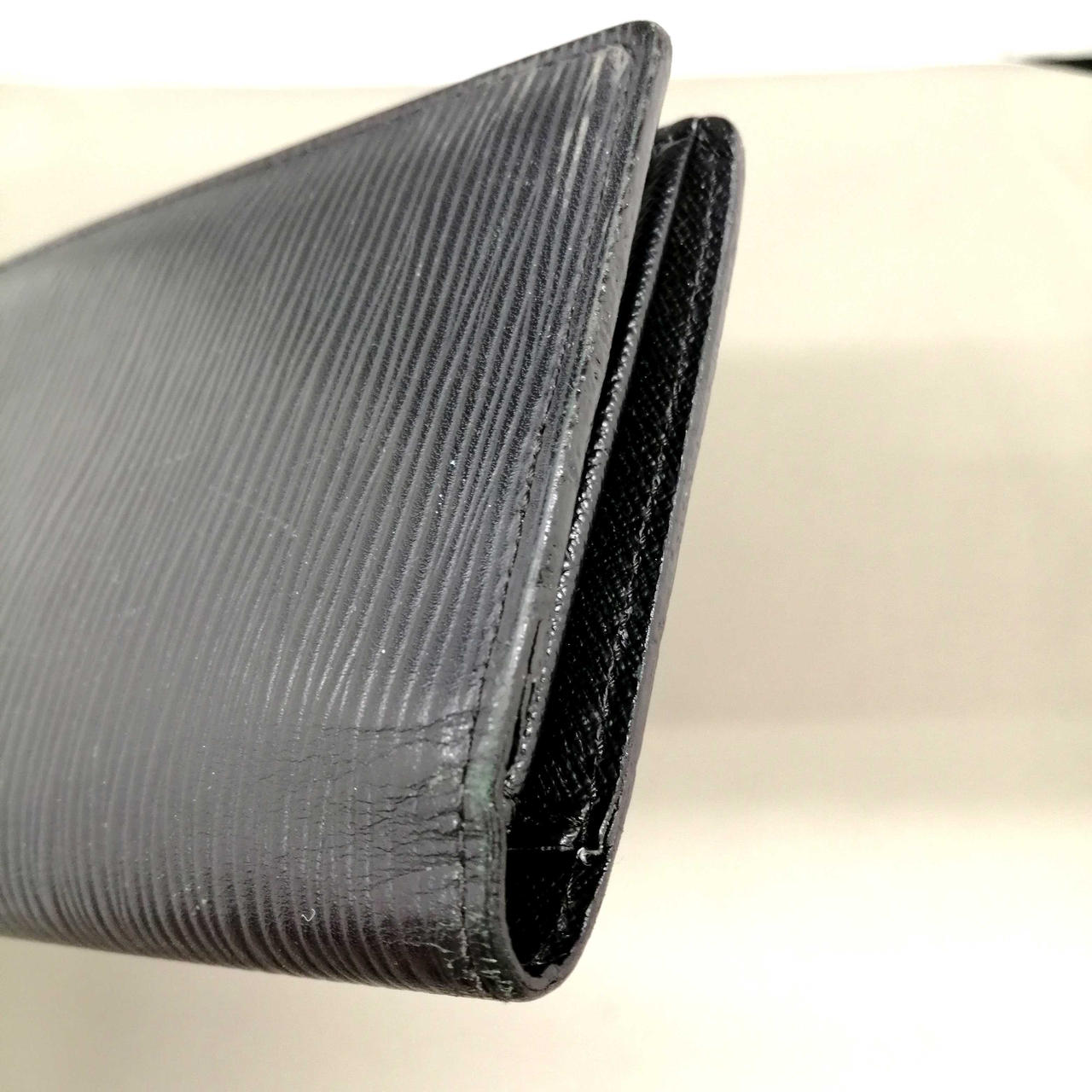 側面にダメージあり