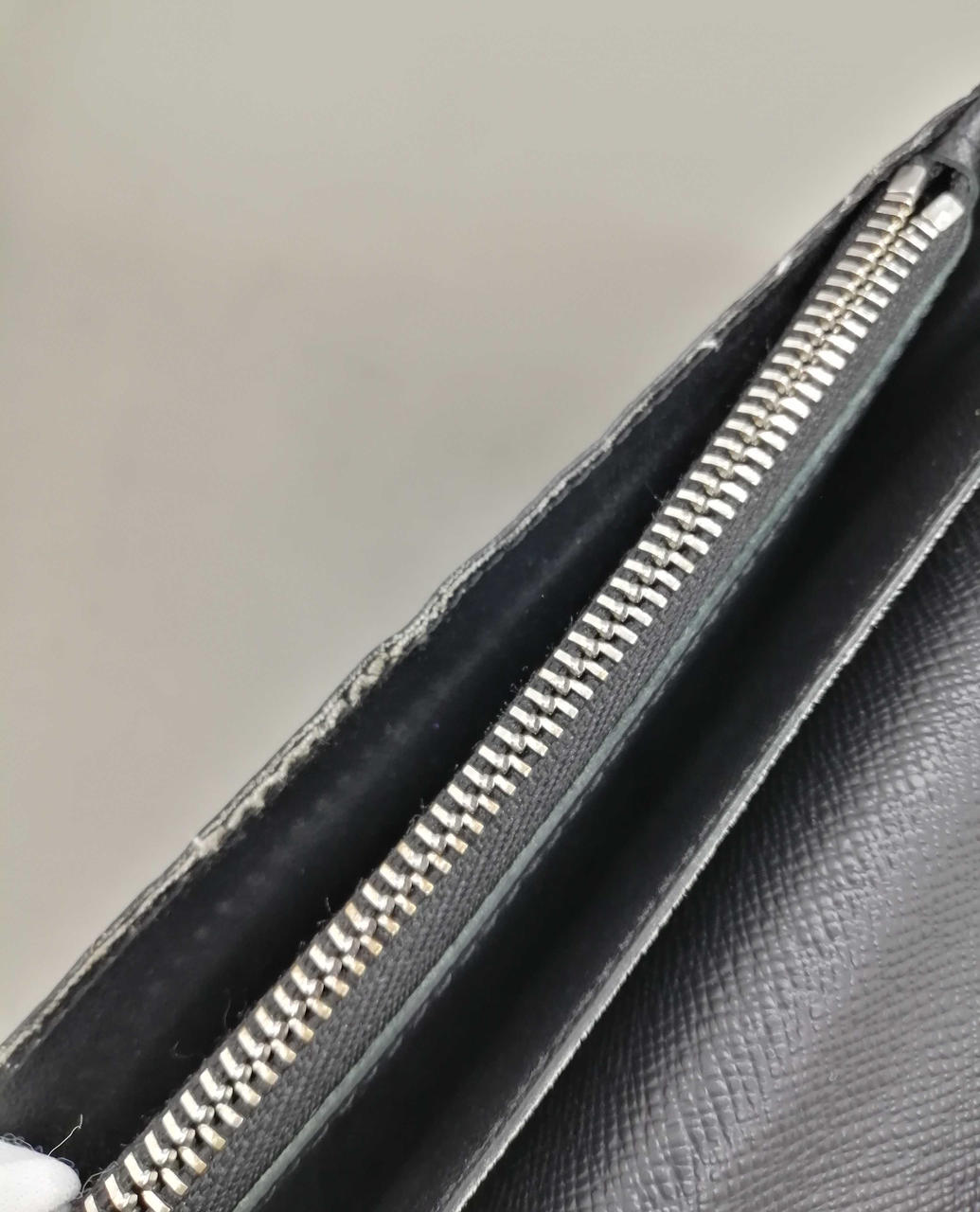 内側にダメージあり