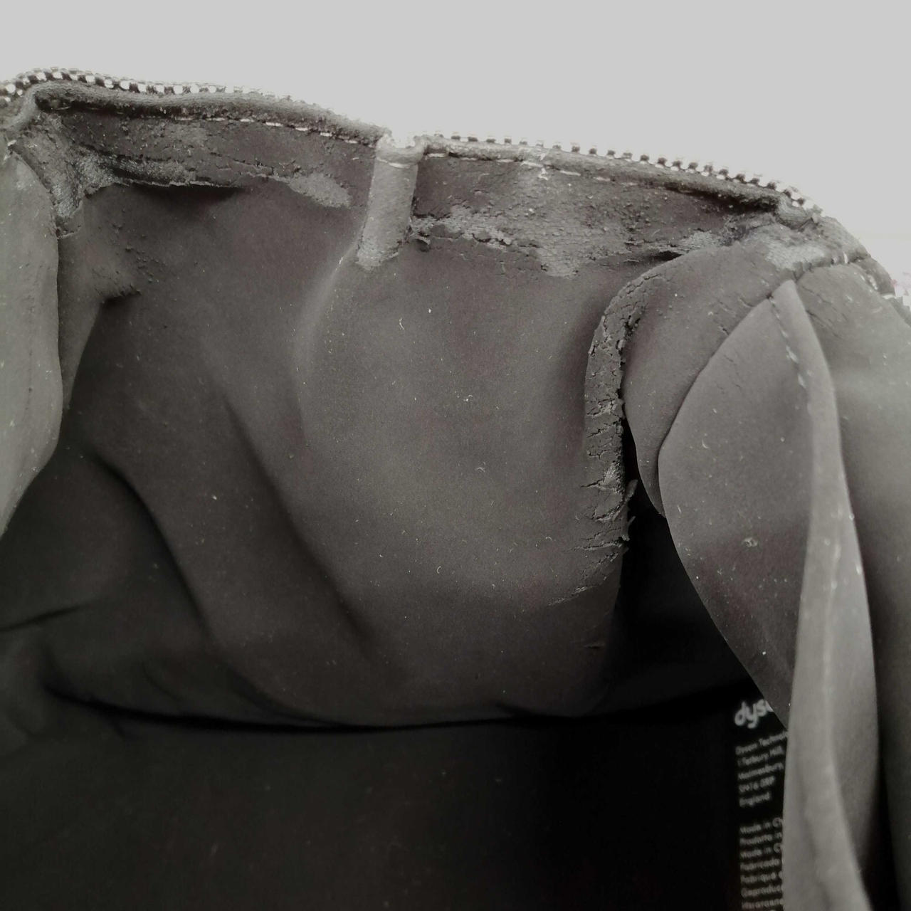 劣化の為割れ、剥がれ