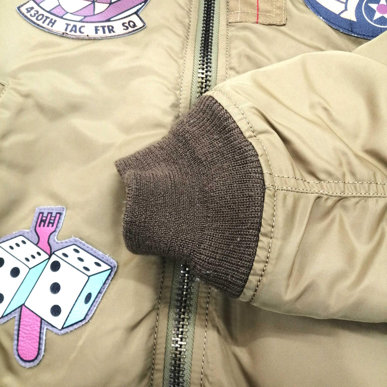 袖口　毛羽立ちあり