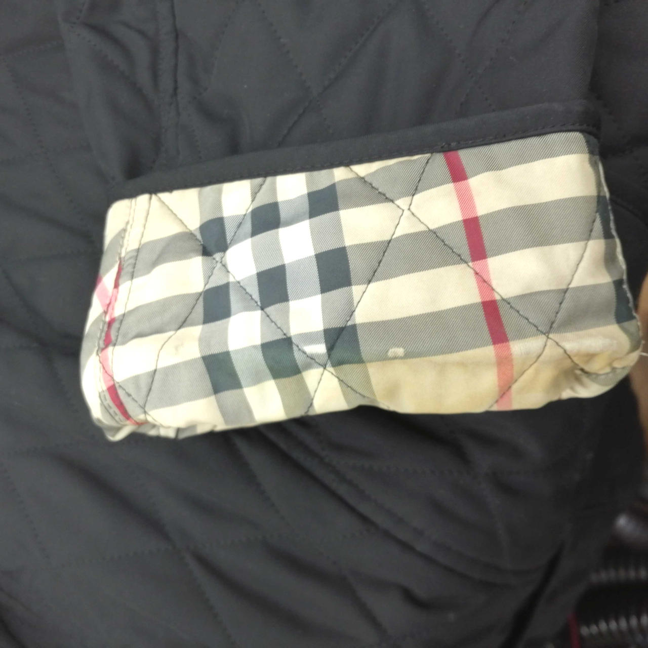 袖口　汚れあり