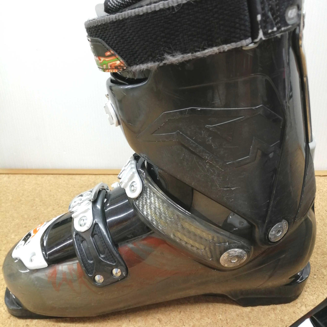 右足内側　キズあり