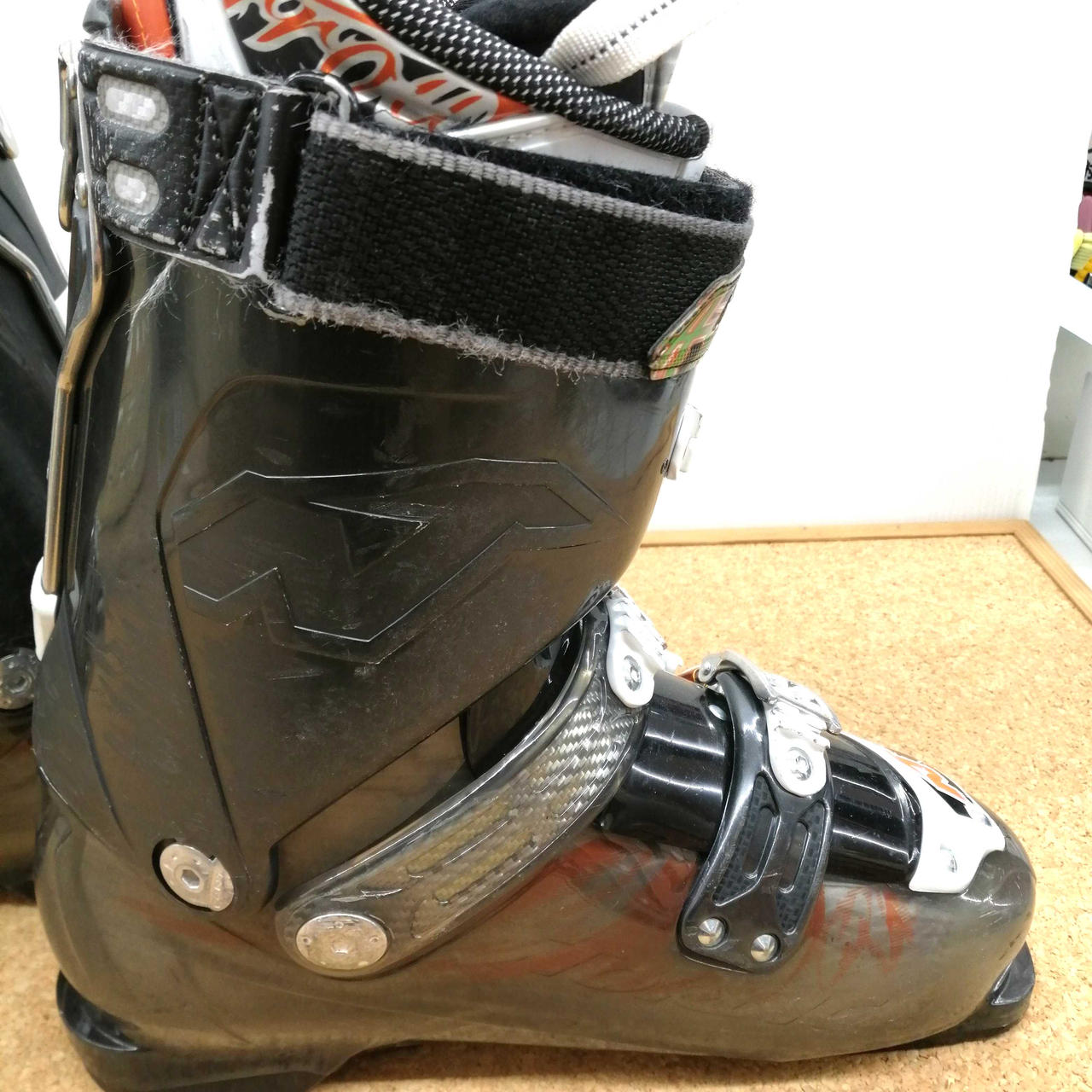 左足内側　キズあり