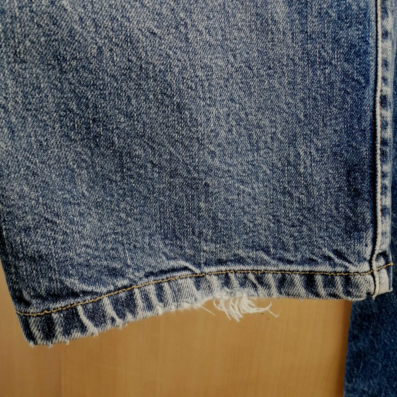 両足裾ダメージあり