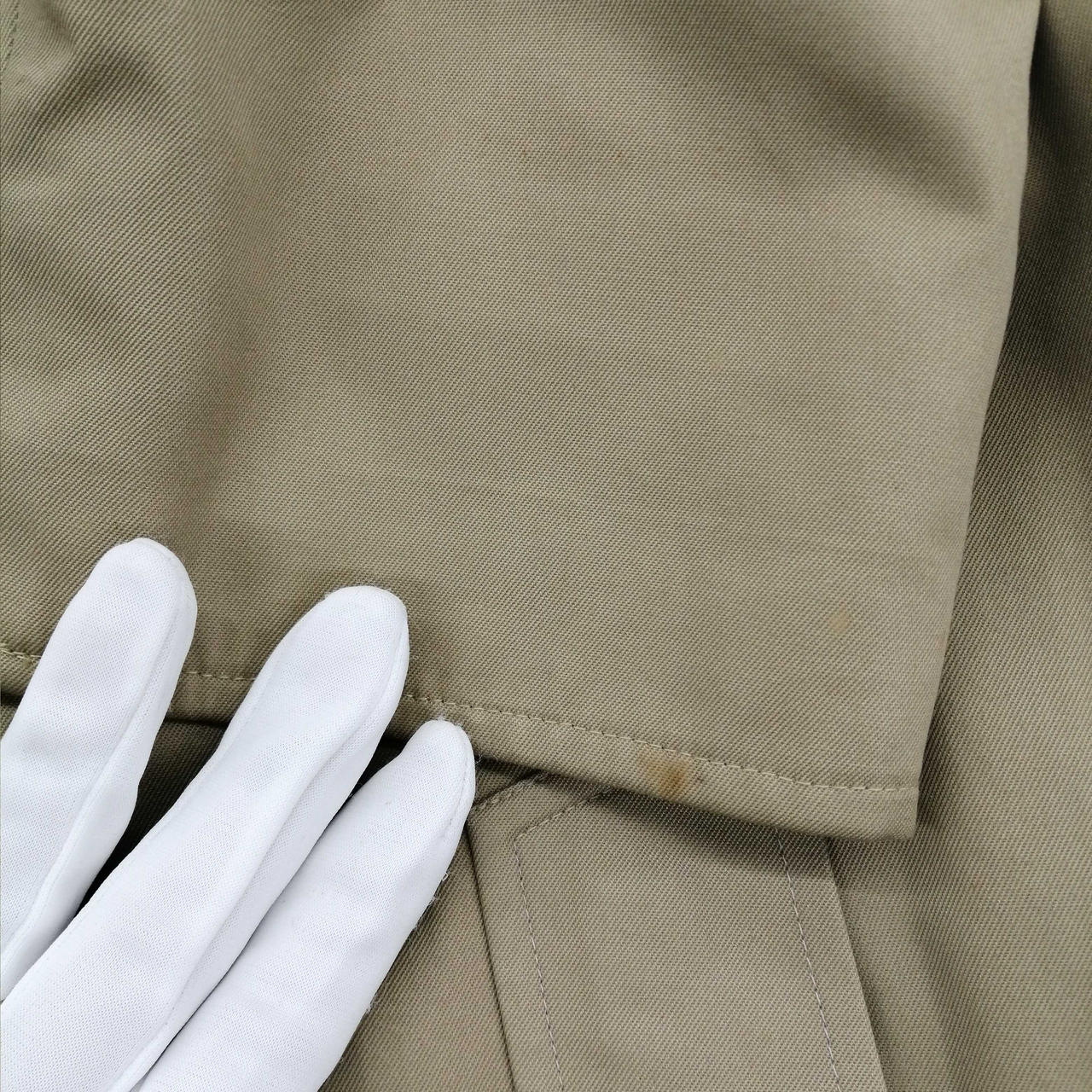 袖口にダメージ