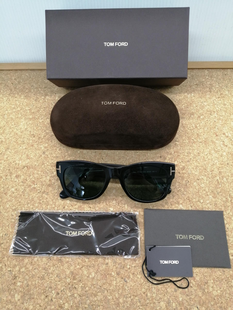 箱、ケース、メガネ拭き、替えレンズ付き