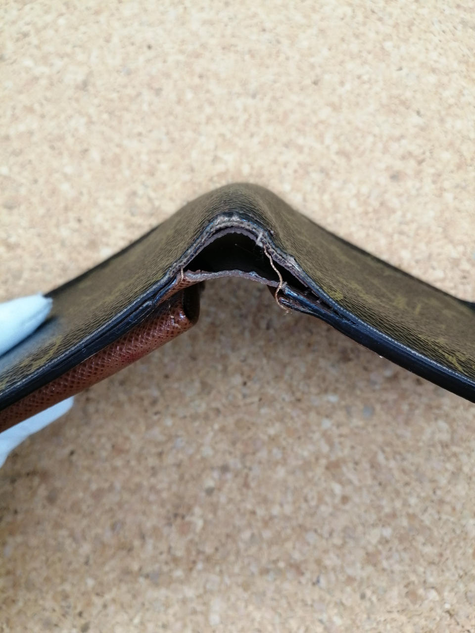 底面　ダメージあり