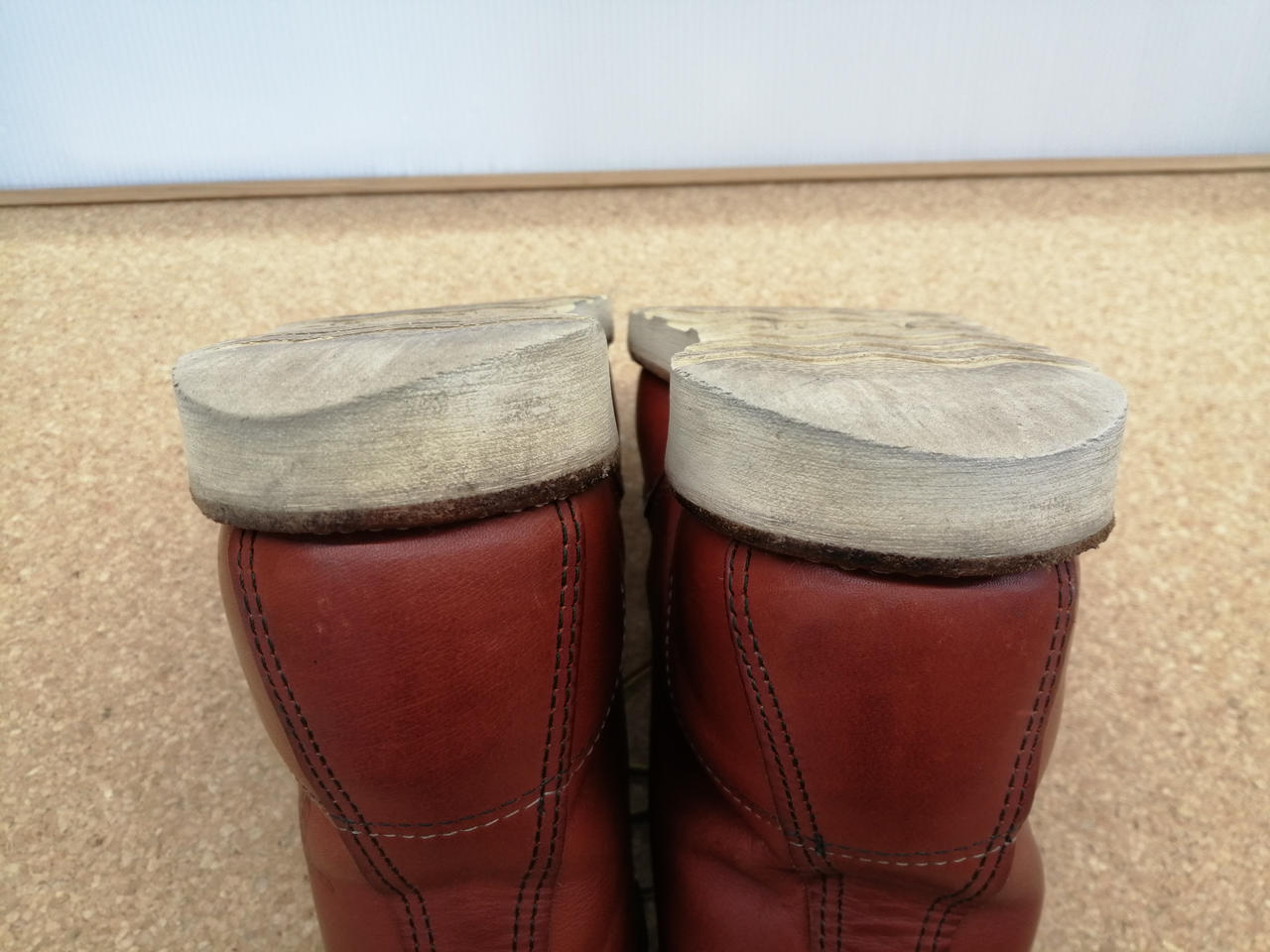 かかとすり減ってます