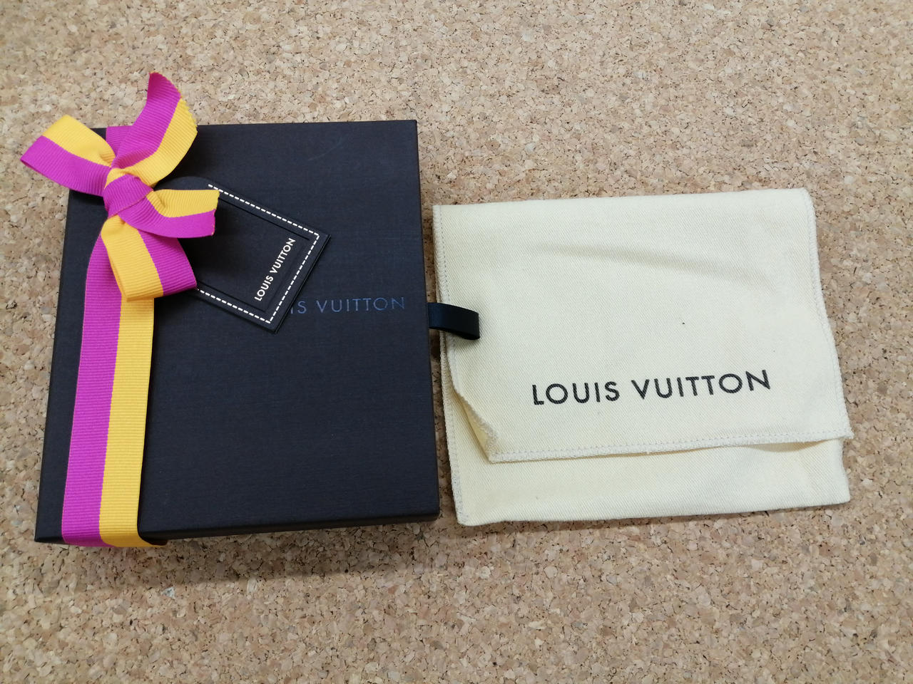 化粧箱、保存袋付き