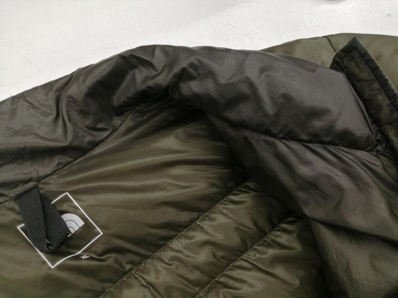 襟　色褪せあり