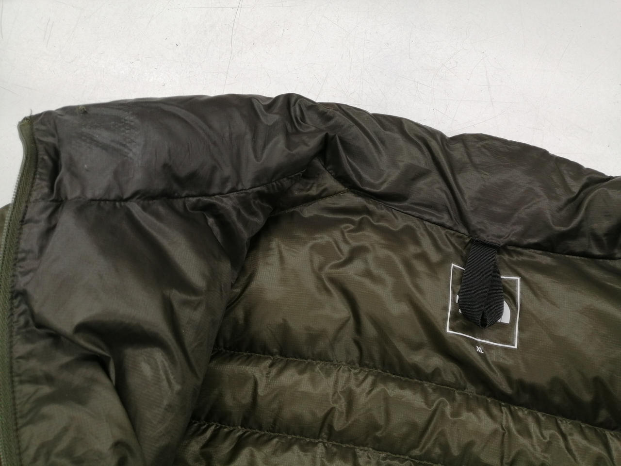 襟　色褪せあり