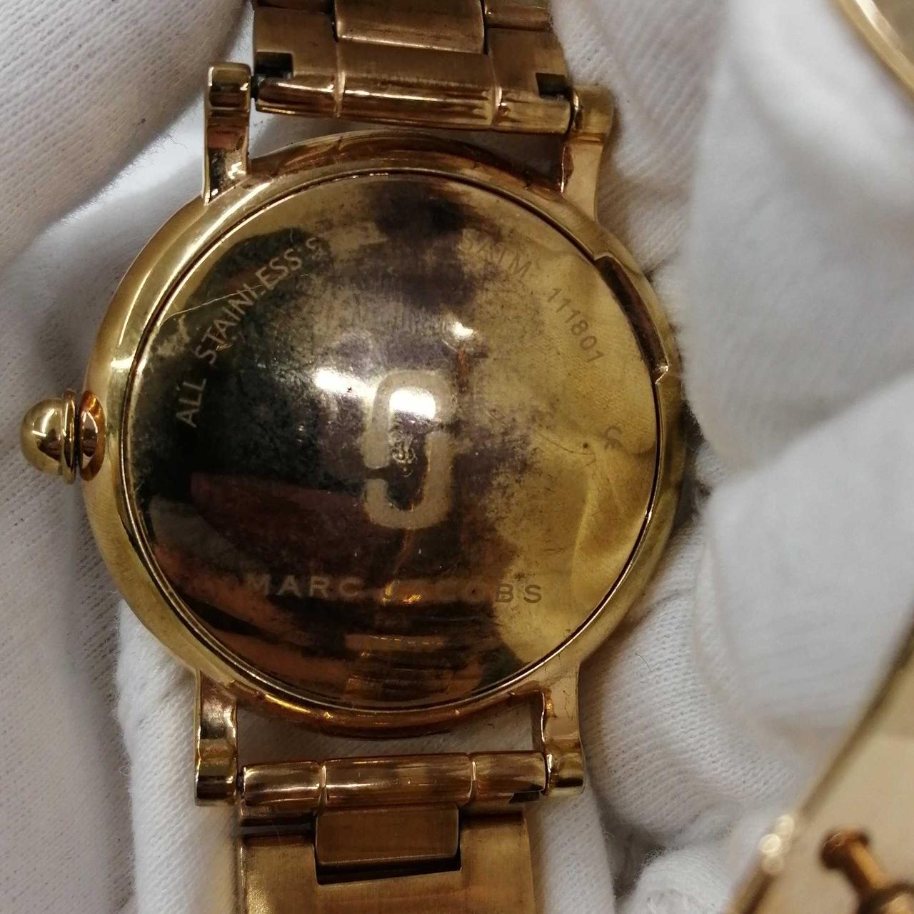 全体的に黒ずみあり