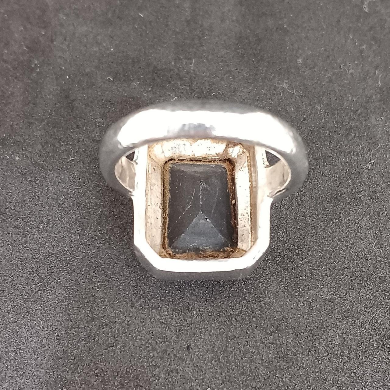 リング裏側汚れあり