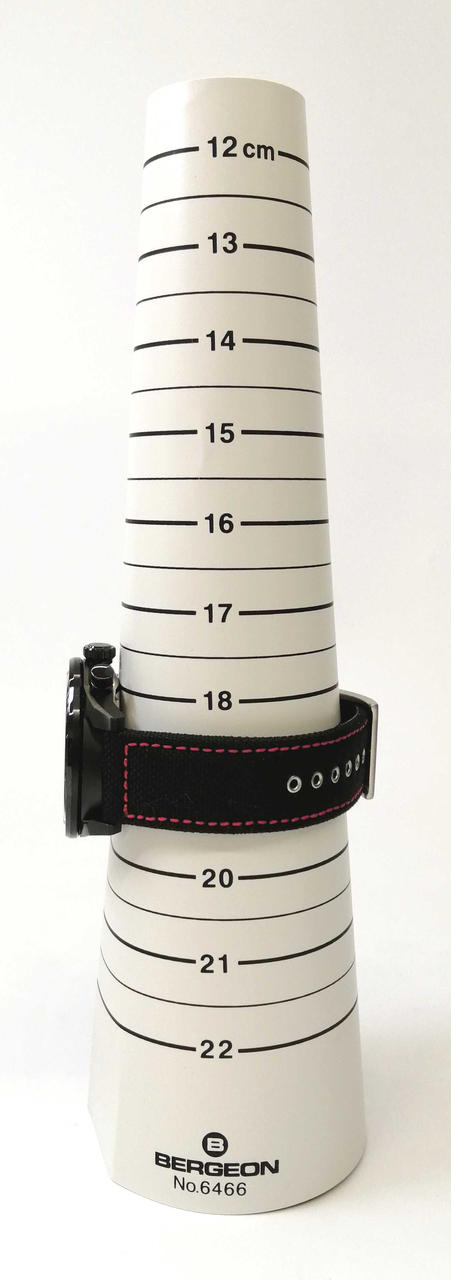 腕周り最大19cm