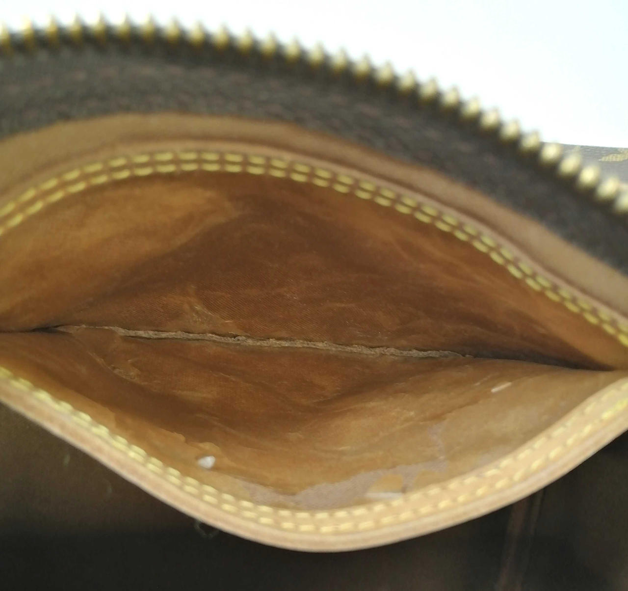 ポケットにダメージ有り