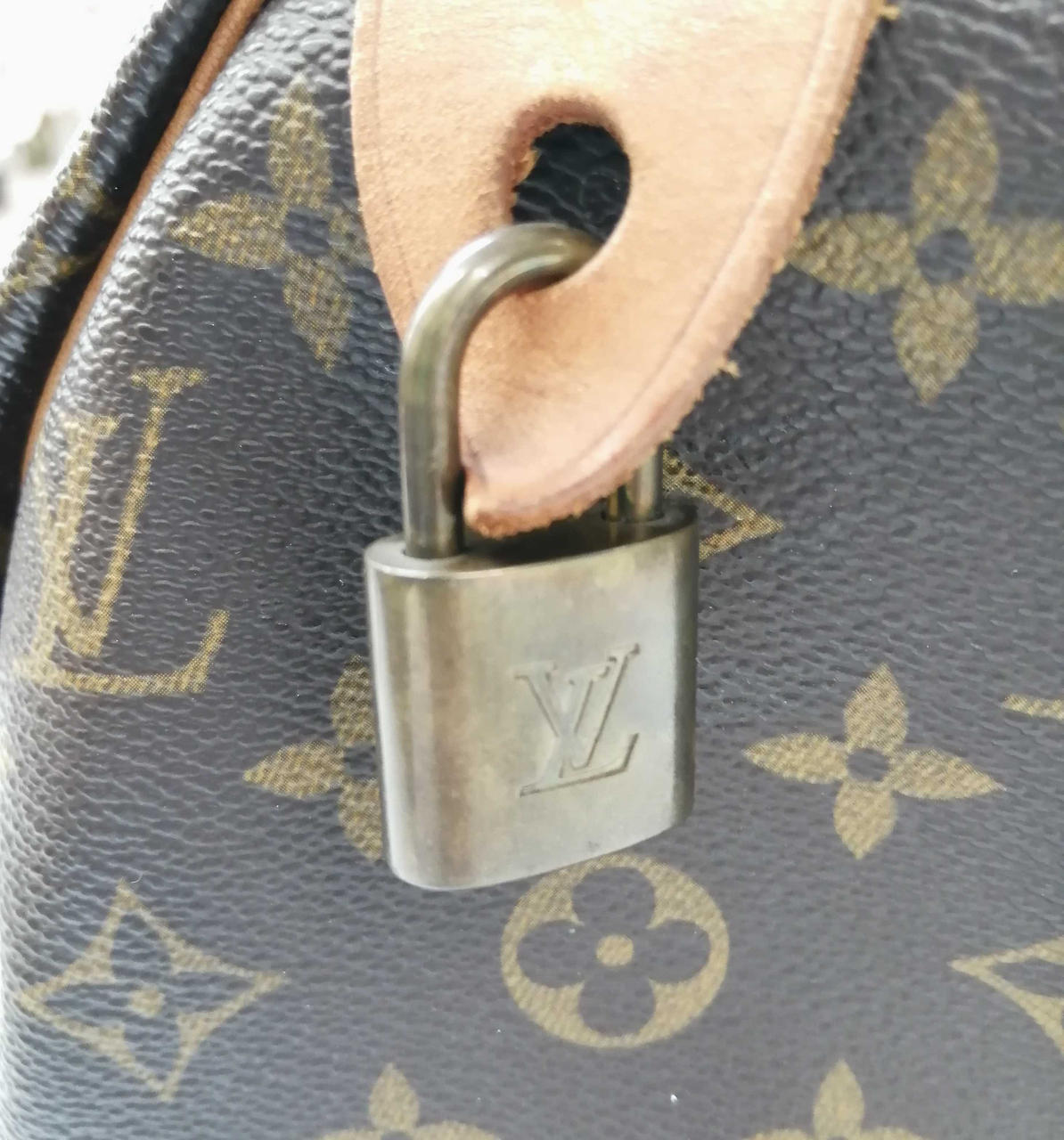 鍵は付属しません。