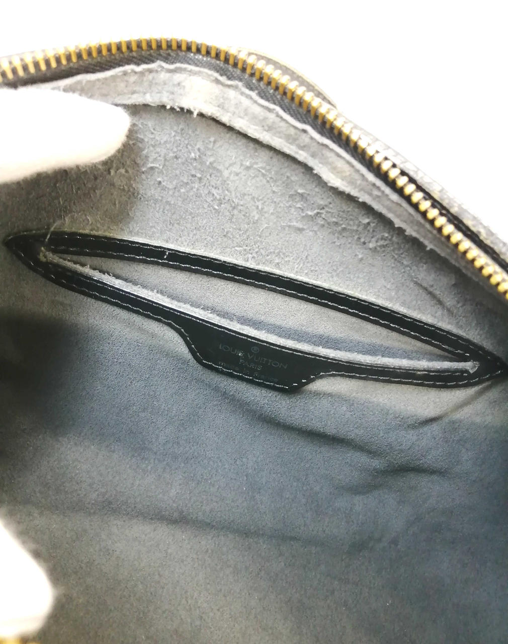 中ポケット付近にダメージ有り