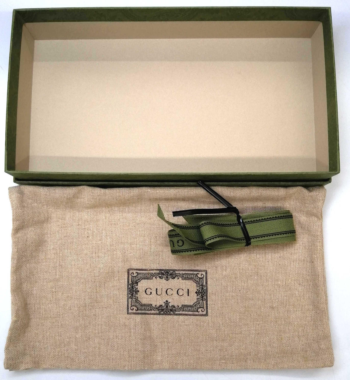 化粧箱、保護袋付き