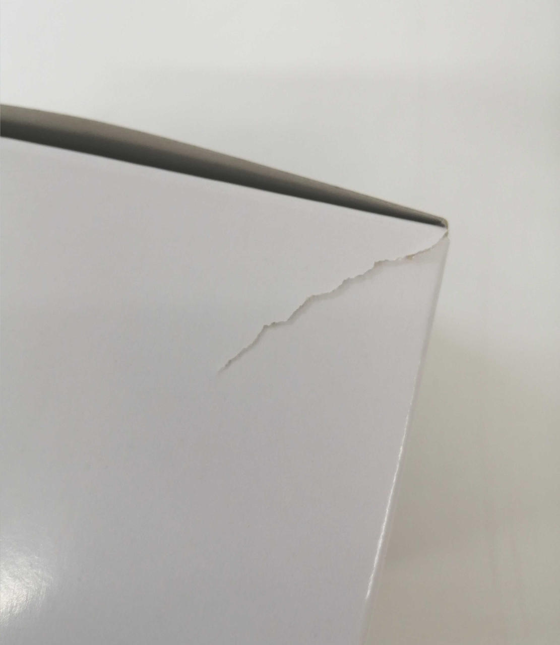 箱にダメージ有り