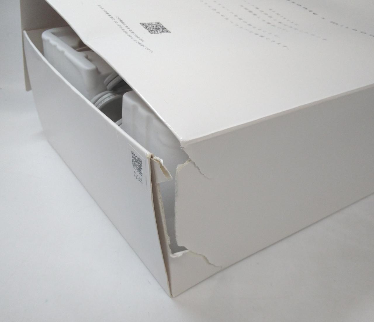 箱に破損有ります。