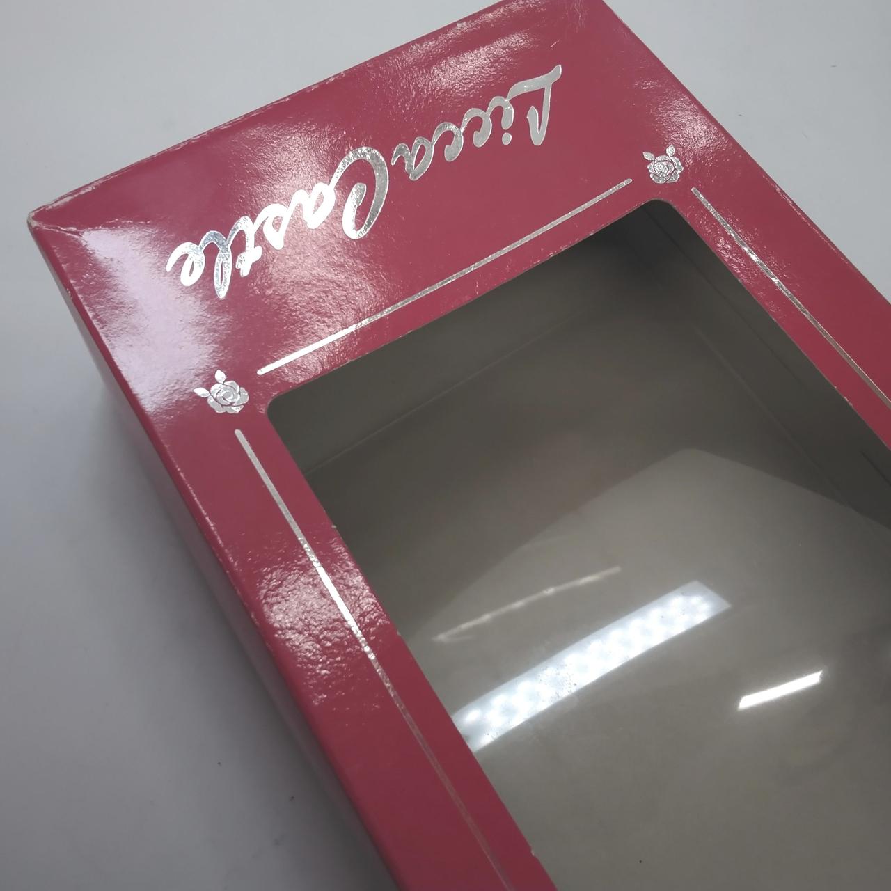 箱のフィルムに破れ有り。