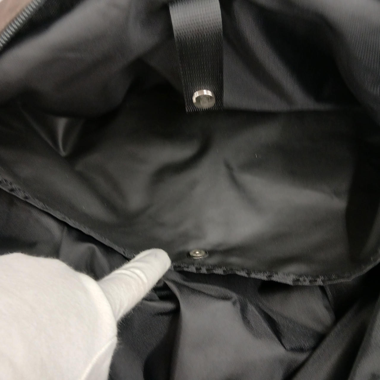 指差しの面にベタつきあり