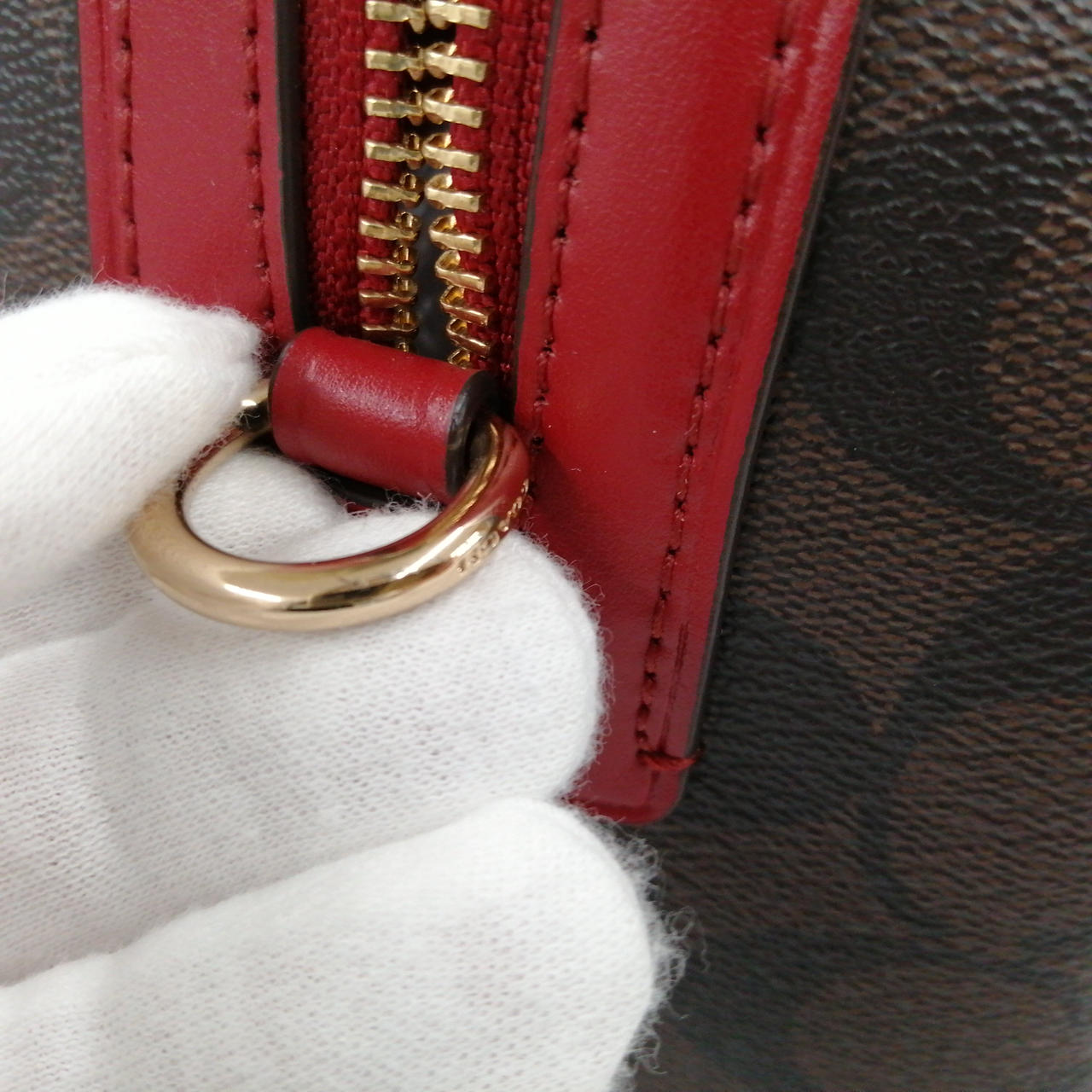 金具にキズあり