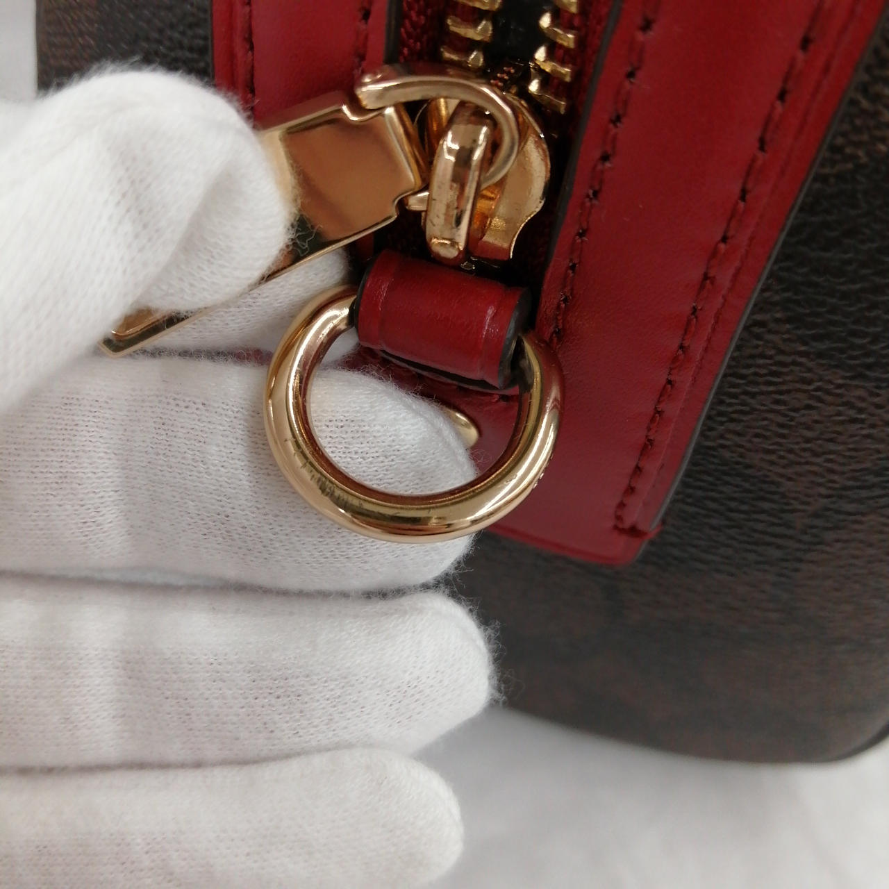 金具にキズあり