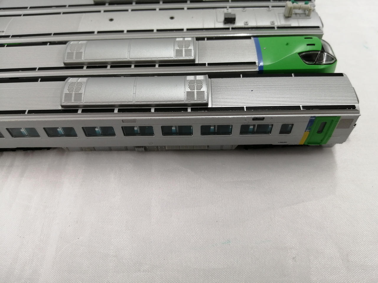 全体的に端が少し塗装ハゲしてます。