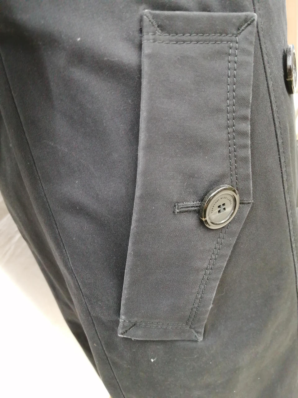 両ポケットの縁白くなってます