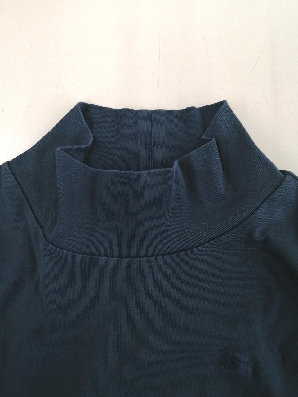 首元　ヨレ、ヤケあり