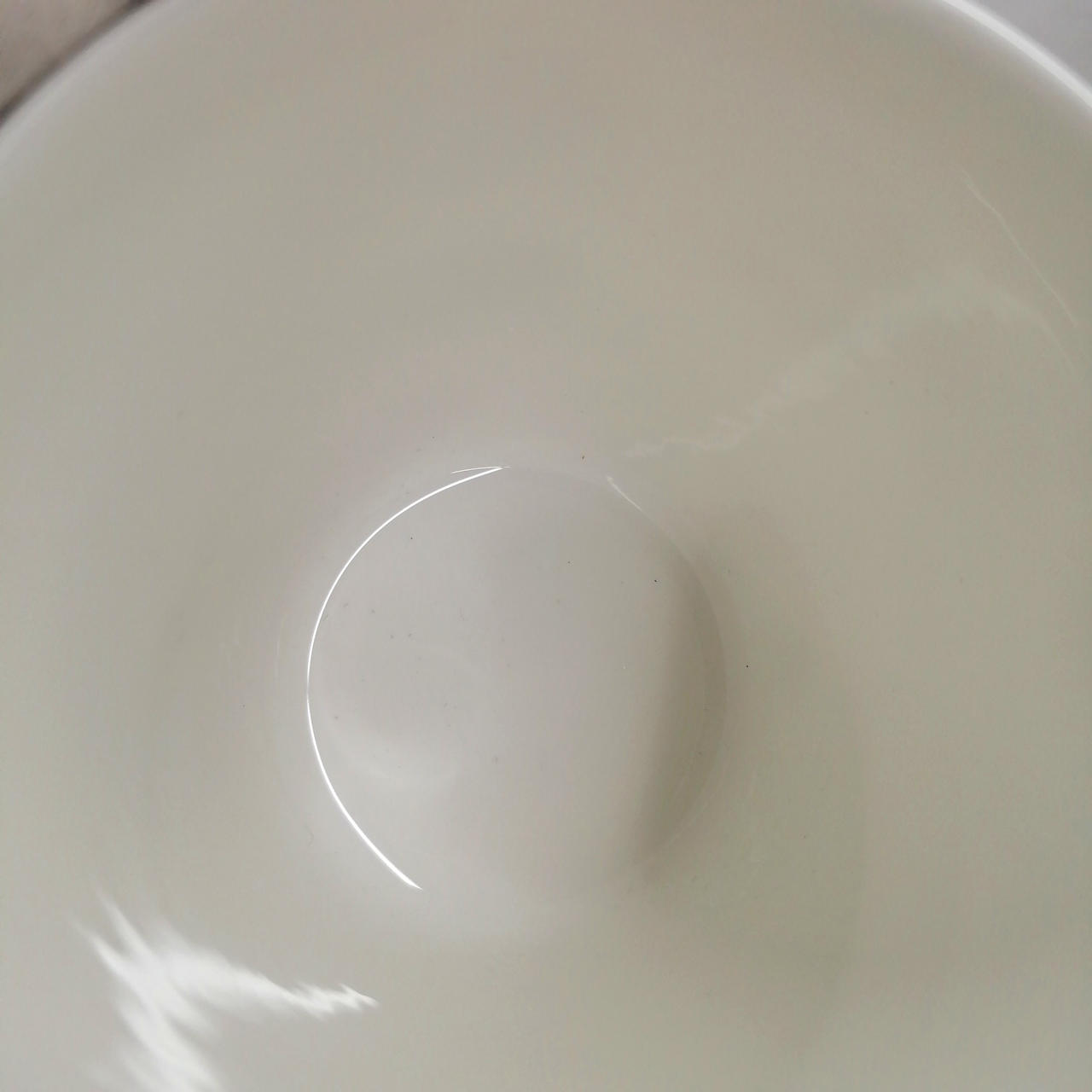 黒い点のような汚れあり