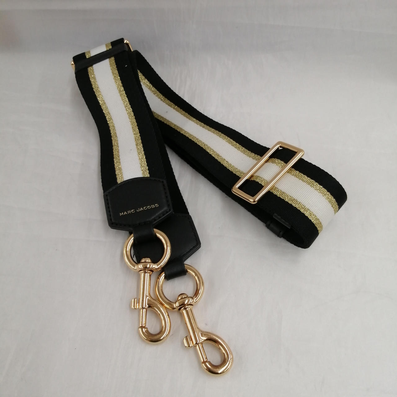 金具部分のスレ・紐の汚れあり