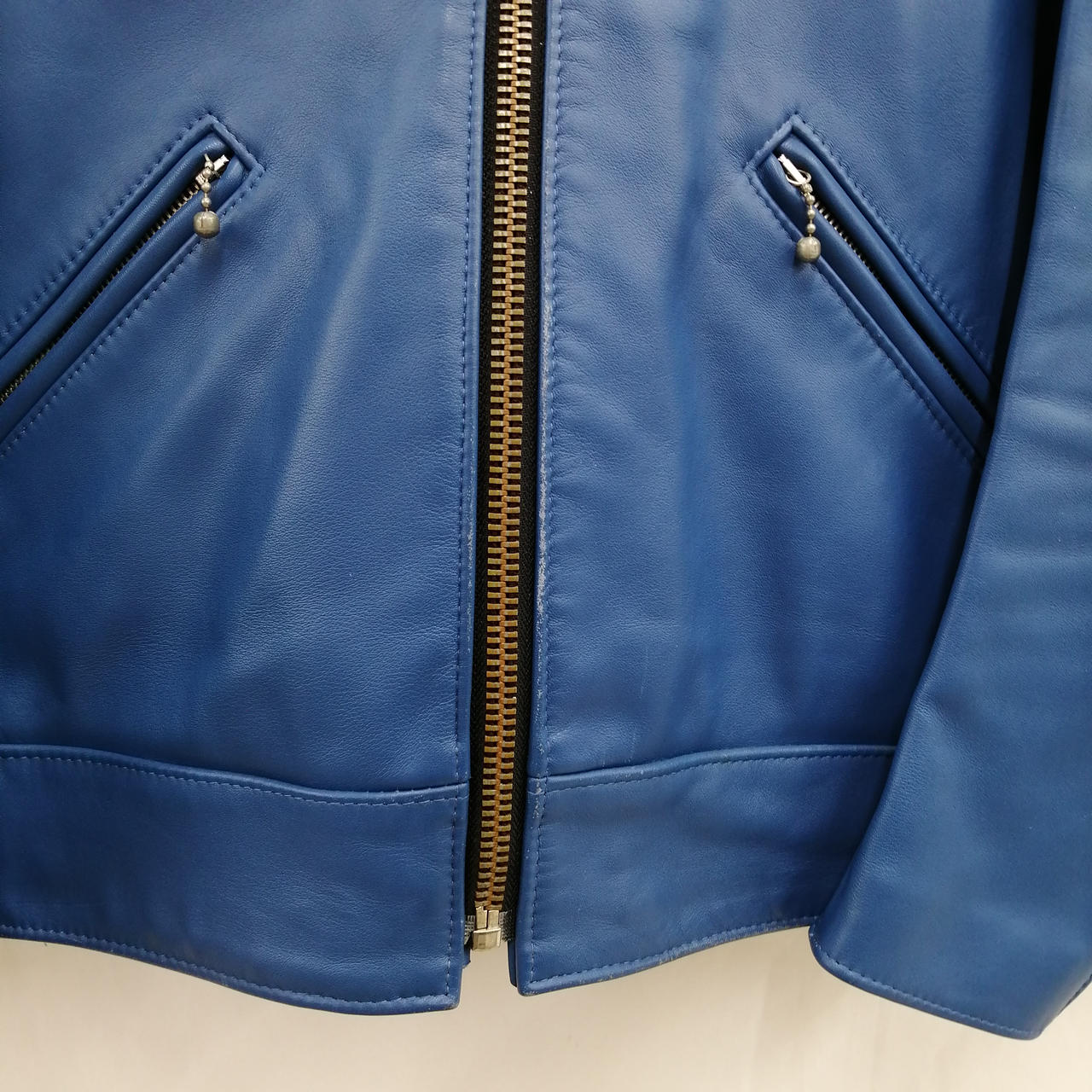 ファスナー付近スレあり