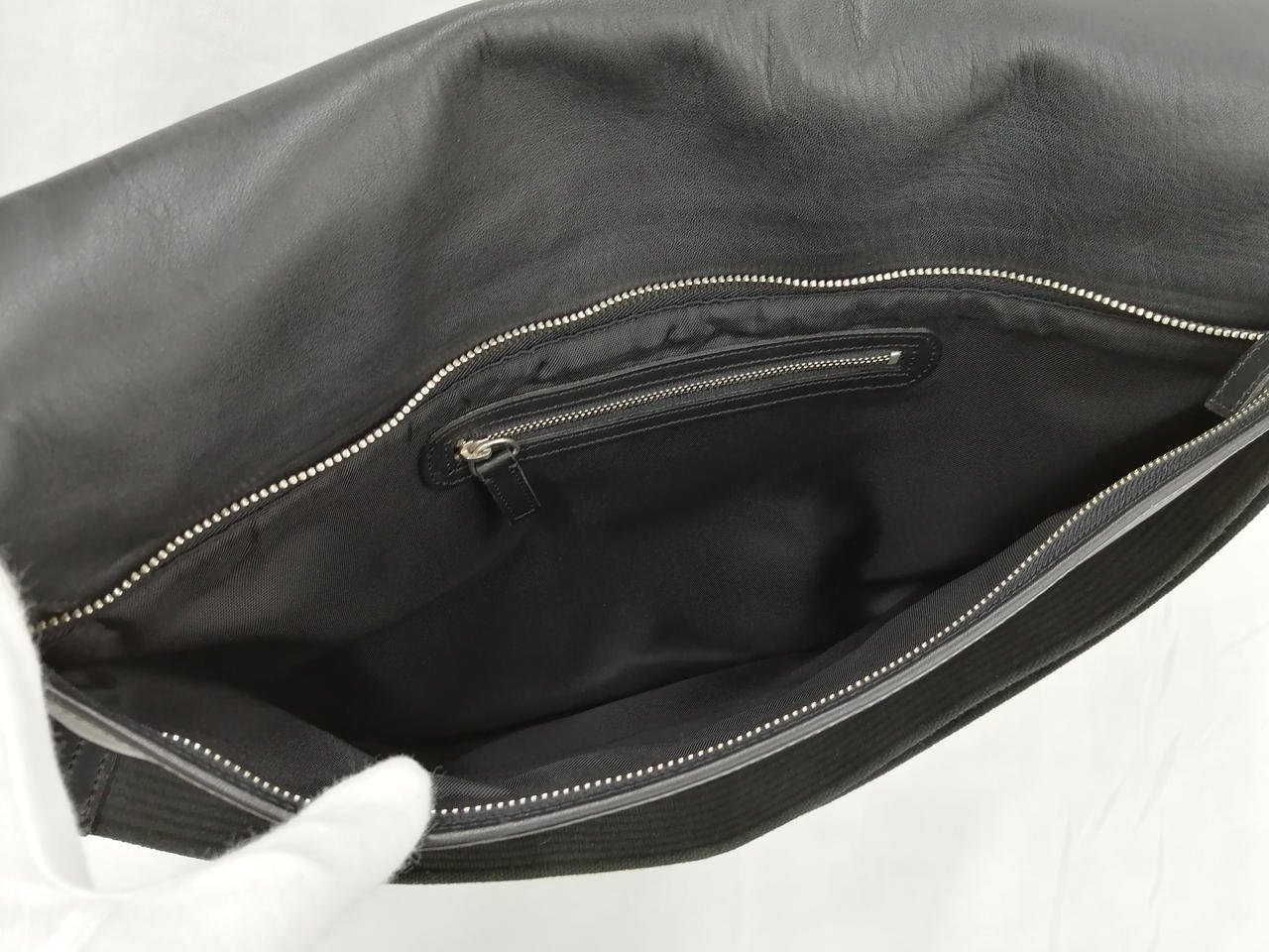 背面のポケットです