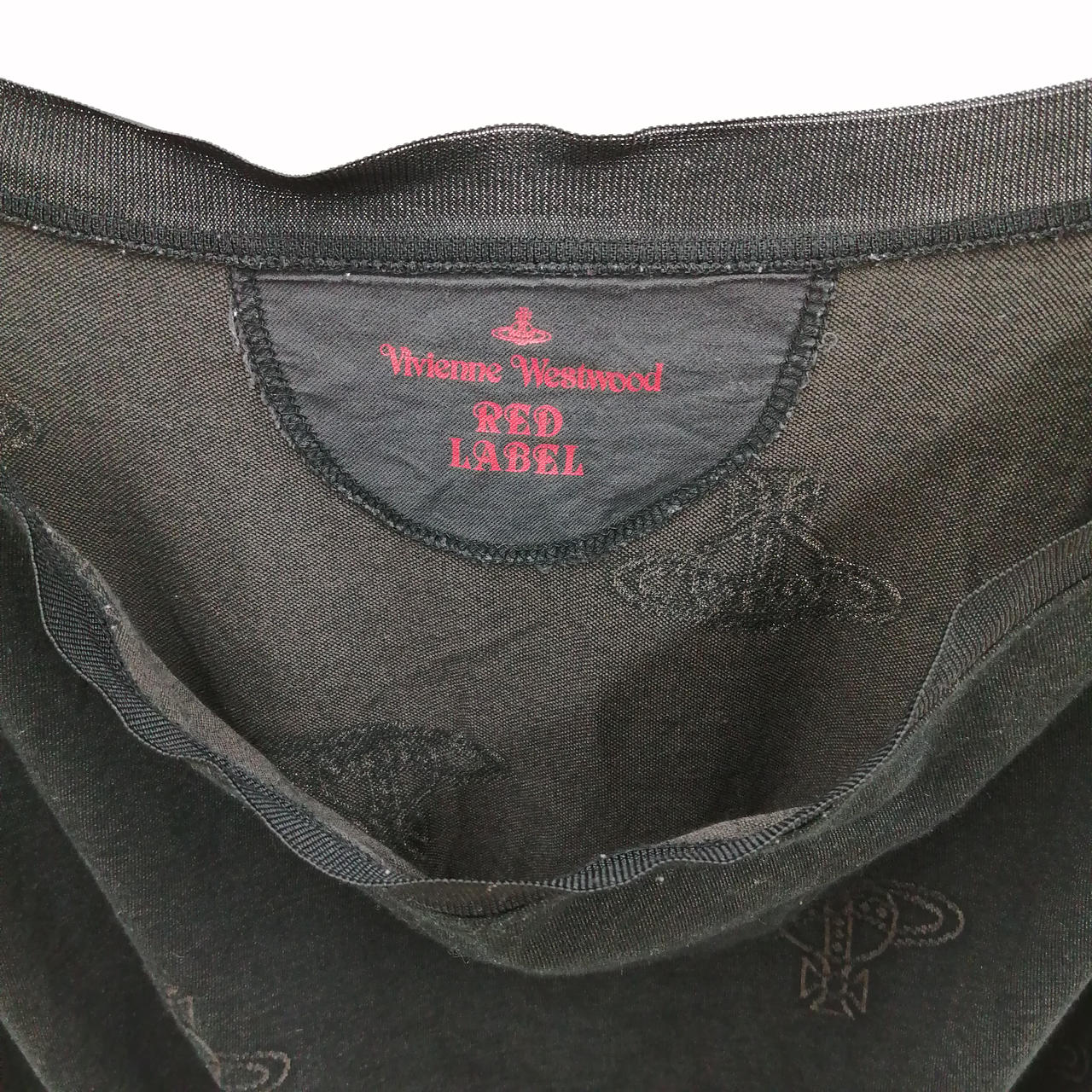 襟元ヨレ、毛玉あり