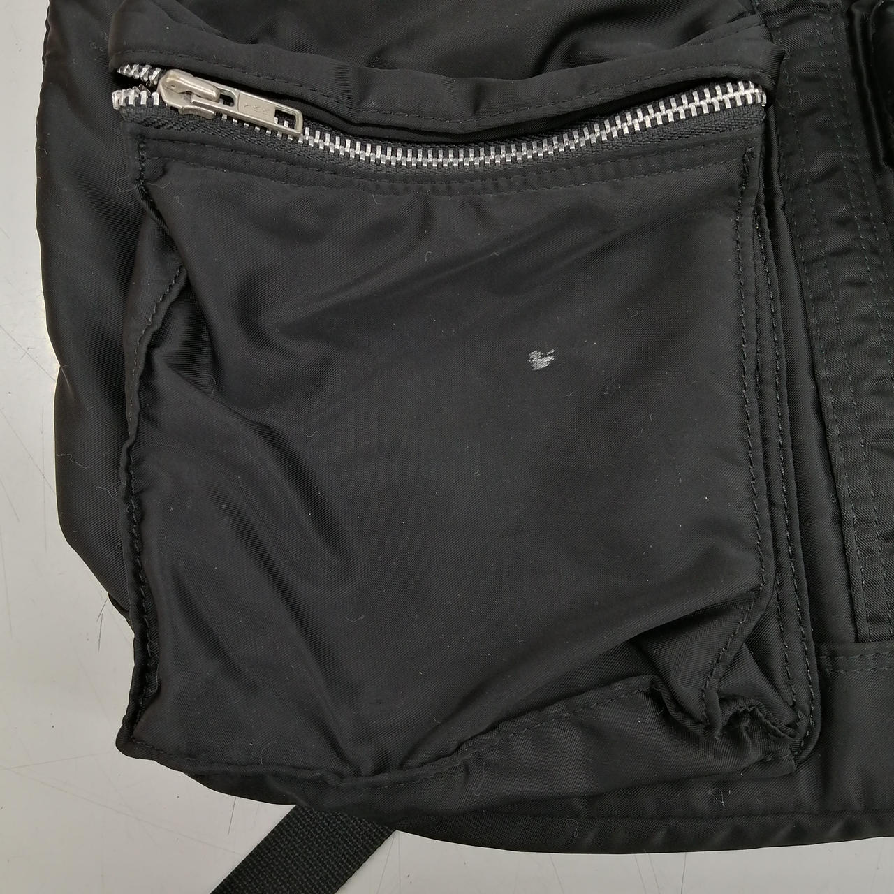 汚れ有り。
綿が表面に出てきています。