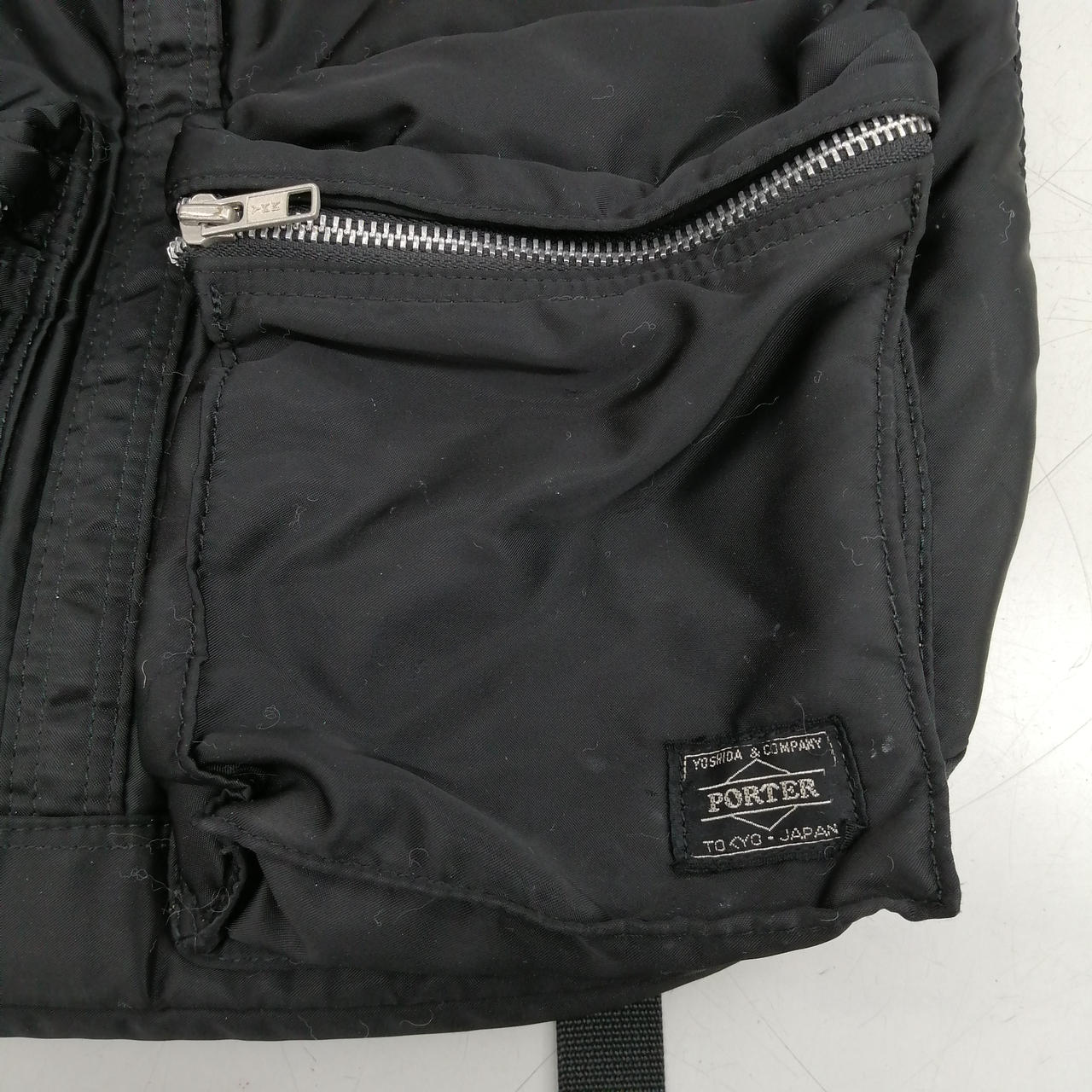 汚れ有り。
綿が表面に出てきています。