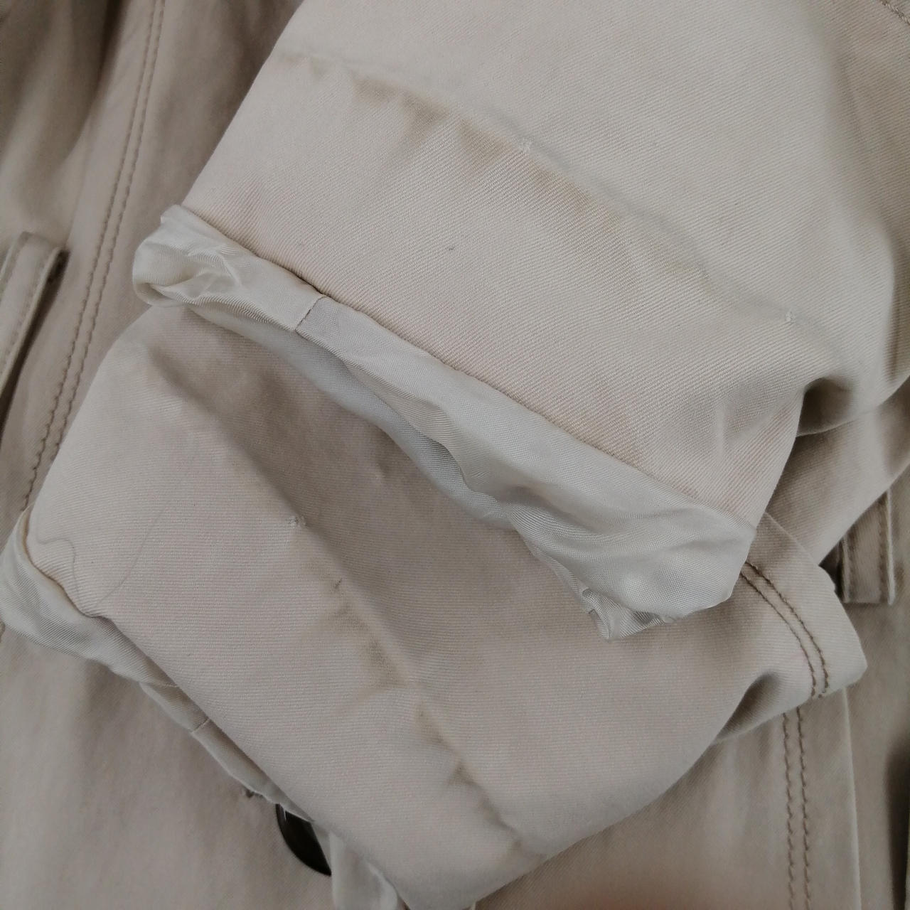 袖内側汚れとスレによる破れあり