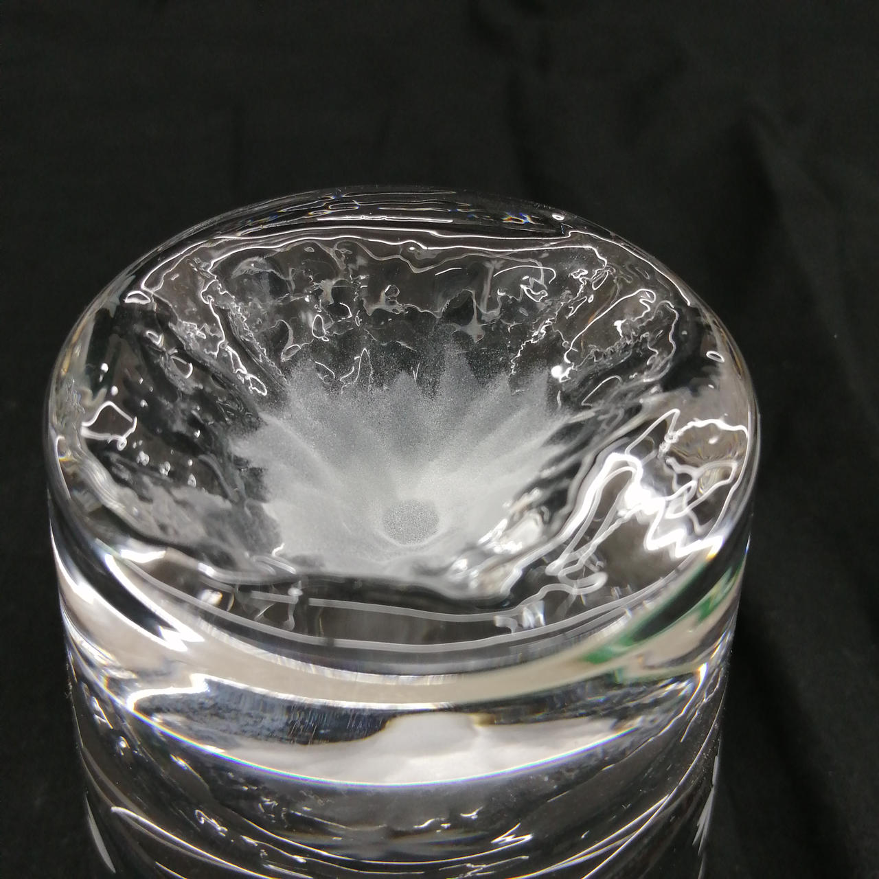 底　デザインで凹んでます。