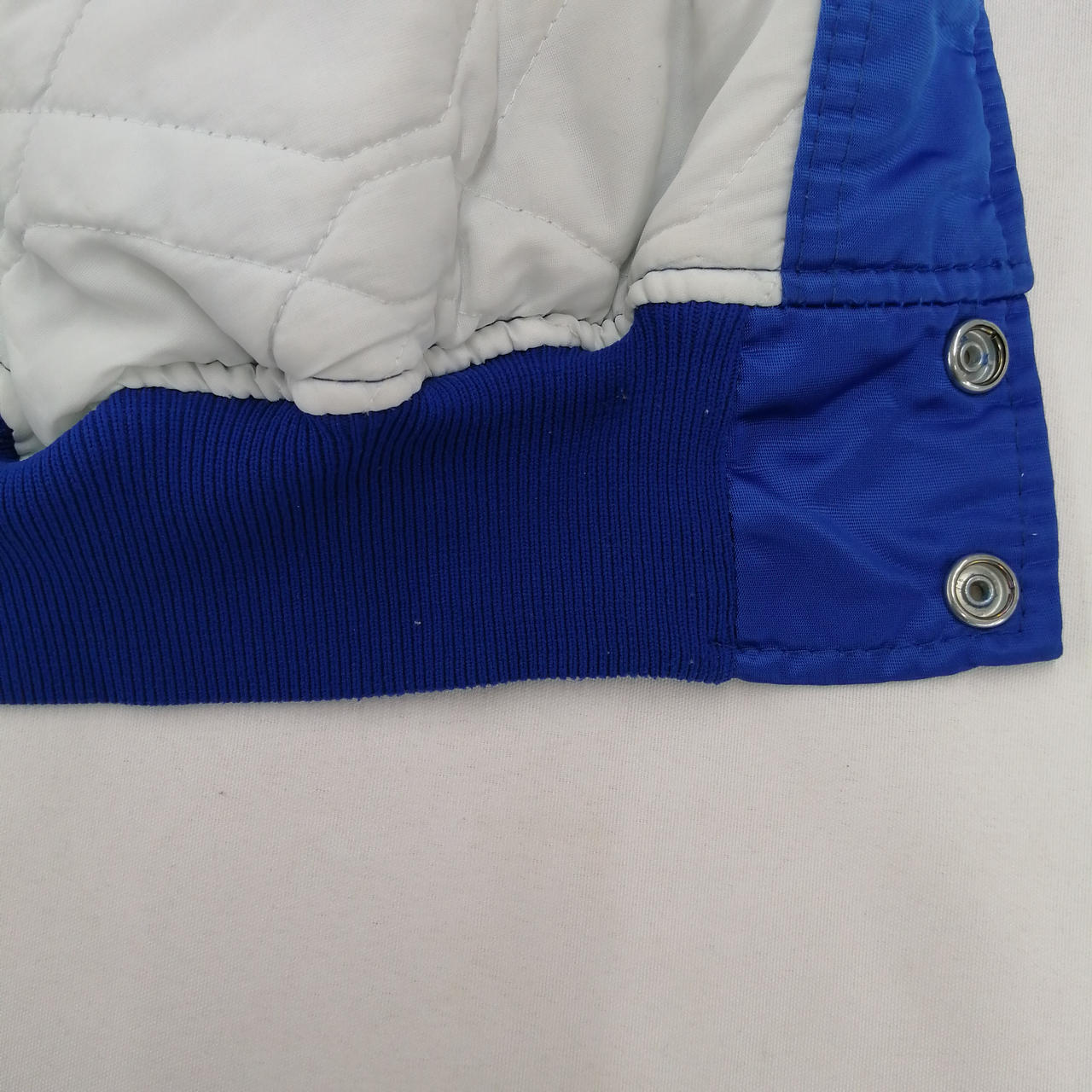 胴回り毛玉あり