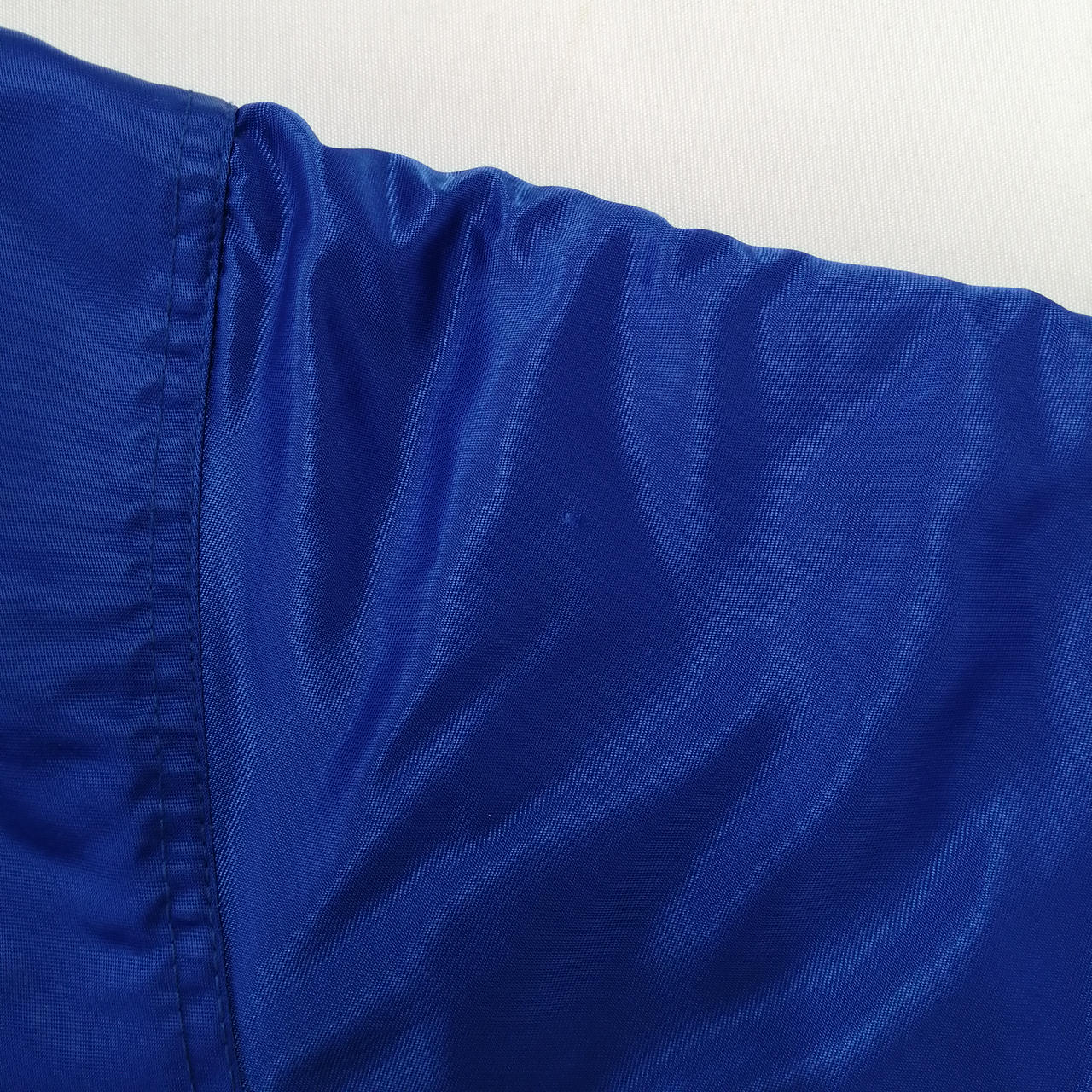 右肩　ひきつれあり