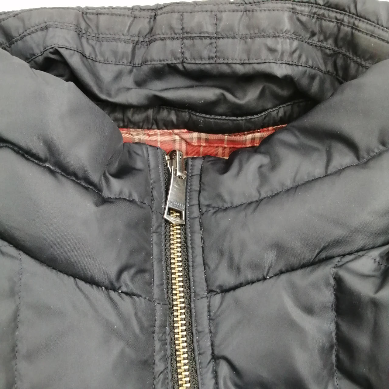 中の綿がはみ出てます。